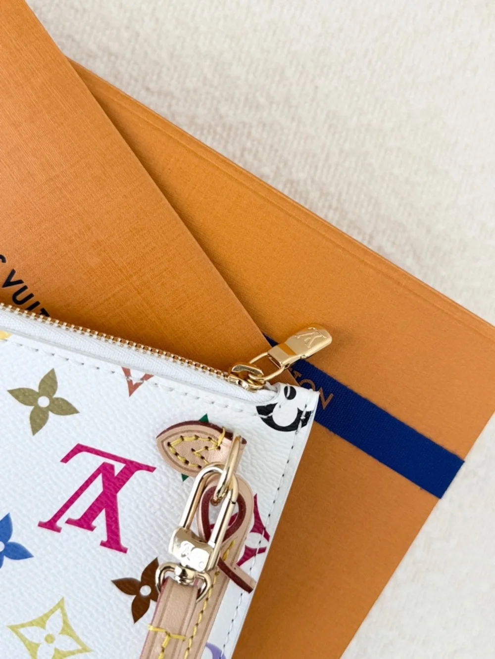 ✨NEW✨2026 Louis Vuitton x Takashi Murakami Wristlet Pouch - Multicolor/White - Picture 6 of 12